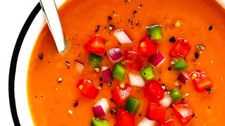 Cum se prepară corect gazpacho, o supă rece delicioasă