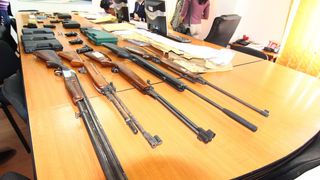  Mai multe arme au fost descoperite în locuința unui gălățean