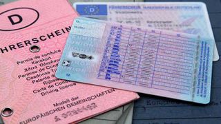 Șofer lăsat fără carnet pentru viteză excesivă, prins cu 190 km/h după câteva ore