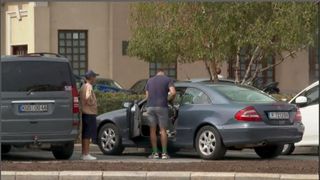 VIDEO Reportaj Exclusiv Știrile Kanal D | Chiar dacă toate parcările din București sunt cu plată, parcagiii de ocazie continuă să le ceară oamenilor bani pe nedrept