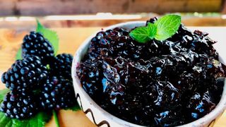 Dulceață de mure. Cum se prepară. Este ideală pentru clătite!