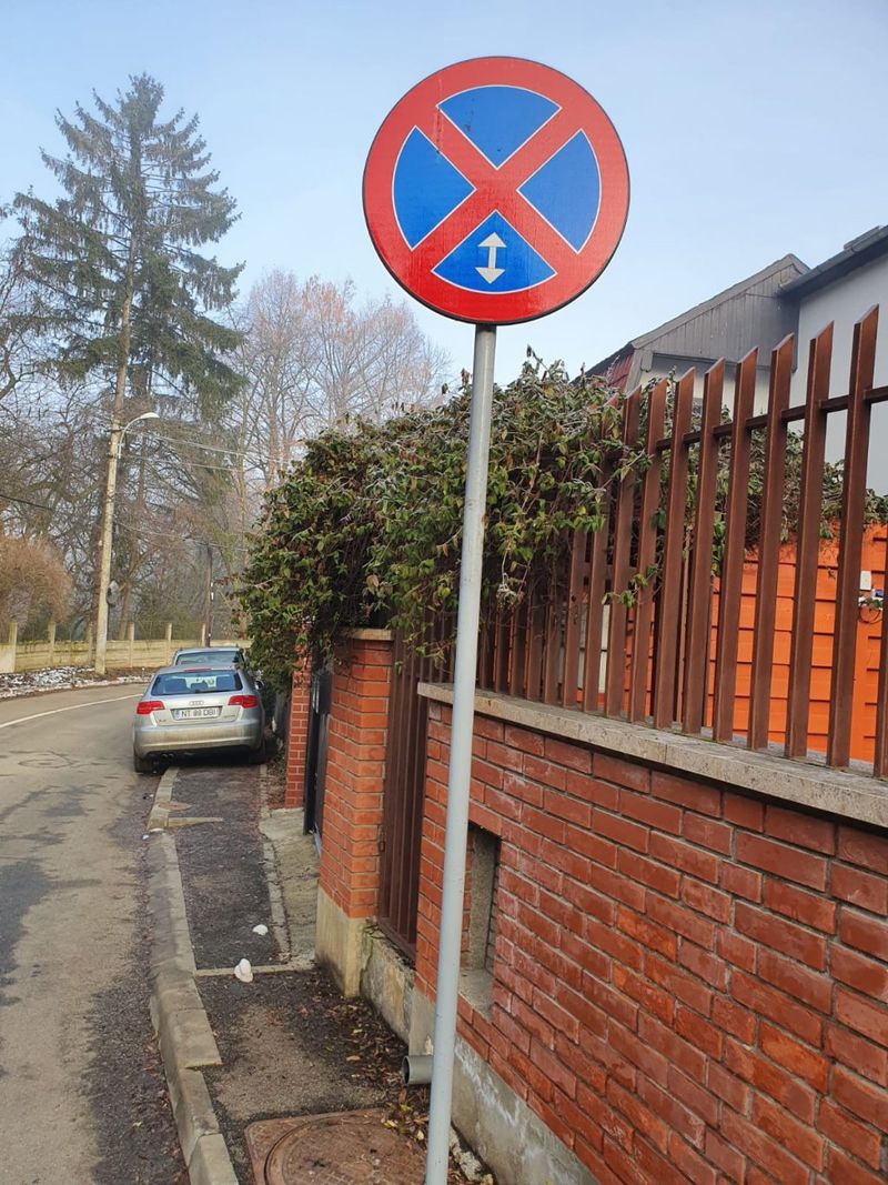 Diferența dintre oprirea și staționarea mașinii