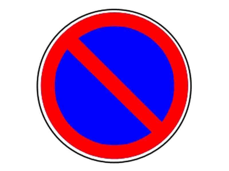 Diferența dintre oprirea și staționarea mașinii