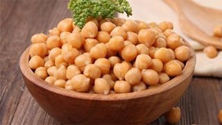 Mâncare vegană cu năut. O rețetă simplă și delicioasă