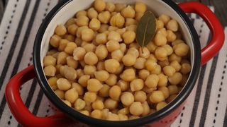 M&acirc;ncare vegană cu năut