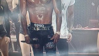 VIDEO | Jason Derulo a purtat chiloți PSD la concertul de la Craiova