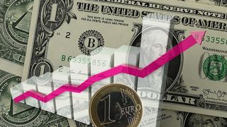 Dolarul, mai puternic decât euro. Atinge un nou maxim al ultimilor 20 de ani