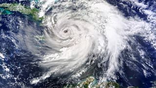 VIDEO - Un nou episod de vreme extremă în România. Cod portocaliu de ploi și vijelii