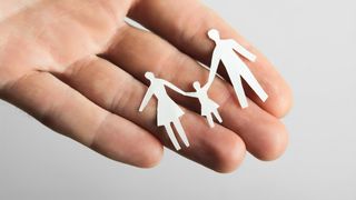 Percheziții în Vâlcea, în mai multe cazuri de fraudă cu certificate de handicap false