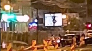 VIDEO | Bătaie cruntă între doi șoferi care au provocat un accident rutier în Timișoara. Scenele violente, filmate de trecători