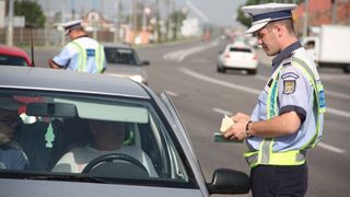 Un șofer a fost prins cu 163 km/h într-o localitate