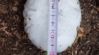 VIDEO - Moarte șocantă pentru un copil de aproape doi ani: A fost lovit în cap de grindină