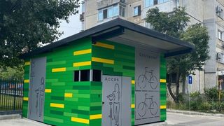 Au apărut primele parcări pentru biciclete în București. Cât costă un abonament