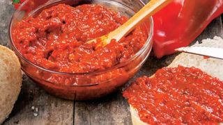 Reţeta 100% rom&acirc;nească de zacuscă pentru iarnă