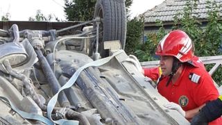 Accident tragic &icirc;n Constanța. Doi oameni au muri după ce două mașini s-au ciocnit violent