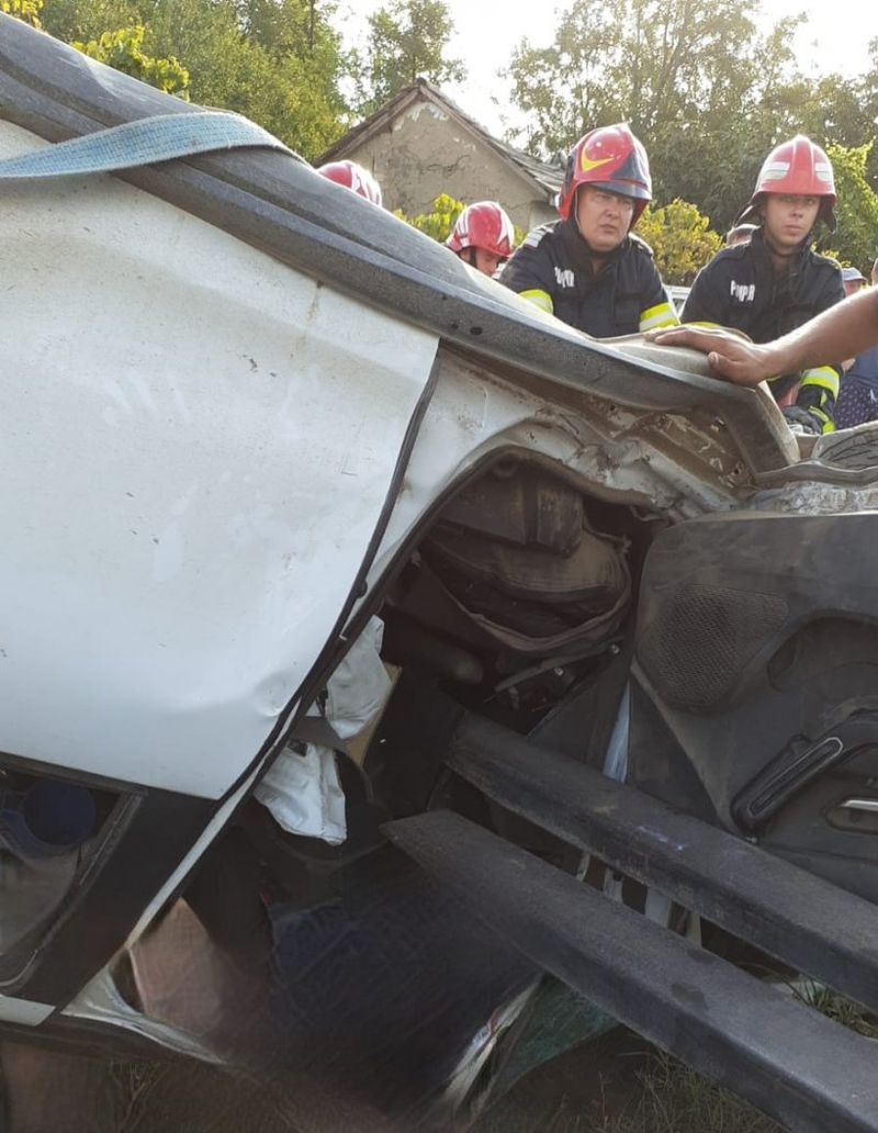 Accident tragic în Constanța. Doi oameni au muri după ce două mașini s-au ciocnit violent