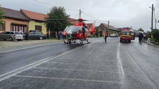 FOTO | Accident între un TIR și un autoturism în Caraș-Severin/Elicopterul SMURD a intervenit
