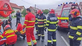Accident &icirc;ntre un TIR și un autoturism &icirc;n Caraș-Severin/Elicopterul SMURD a intervenit