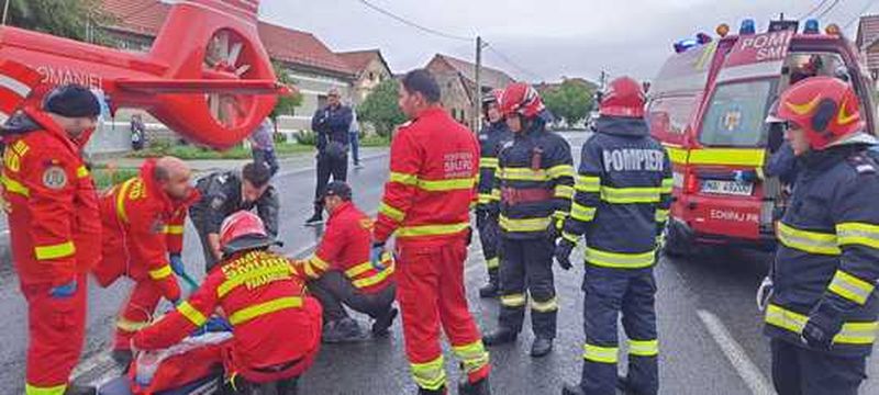 Accident între un TIR și un autoturism în Caraș-Severin/Elicopterul SMURD a intervenit