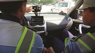 Șofer băut și cu permisul anulat, prins cu 135 km/h în localitate