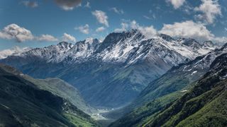 Jaf în mijlocul munților din România. Un salvamontist german a fost prădat de hoți