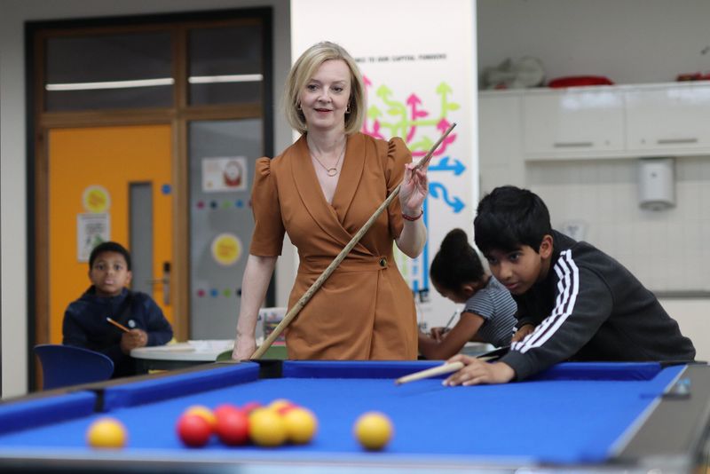 cine este lizz truss