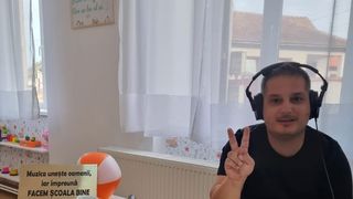 Matinalii Radio Impuls, &icirc;n mijlocul copiilor din Săcădate, &icirc;n prima zi de şcoală