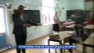 Elevii rromi, puși să &icirc;nvețe &icirc;n sala de sport