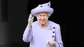 Regina Angliei a murit