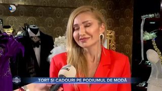 Tort și cadouri pe podiumul de modă