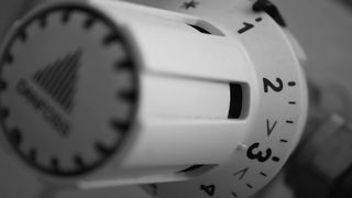 VIDEO | Românii nu sunt de acord cu recomandarea Comisiei Europene de a avea 19 grade în case