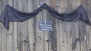 Casa din România a Regelui Charles al III-lea de la Viscri, are la poartă mesaj de doliu