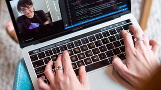 Cum să-ți eficientizezi evoluția &icirc;n cadrul unor cursuri de programare? Strategii care să te ajute să &icirc;nveți rapid 