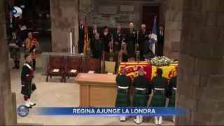 Regina ajunge la Londra