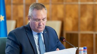 Guvernul alocă noi bani pentru premiile elevilor. Cine poate primi 20.000 de lei de la stat