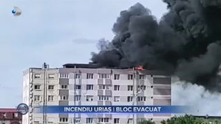 Incendiu uriaș - bloc evacuat
