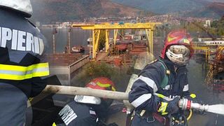 VIDEO - Explozie la Şantierul Naval de la Orşova: Cinci persoane rănite. Două dintre ele sunt în stare gravă - UPDATE