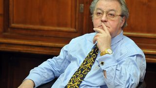 Cinci poezii scrise de Corneliu Vadim Tudor