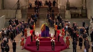 Joe Biden a ajuns la Londra pentru a asista la funeraliile Reginei Elisabeta a II-a