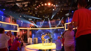 O pensionară a câștigat 21.000 de lei la “Tu urmezi!”  Într-un joc tensionat, contracronometru, concurenta s-a descurcat exemplar