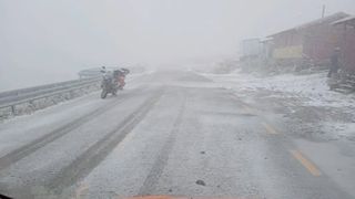 Lapoviţă şi ninsoare pe Transalpina