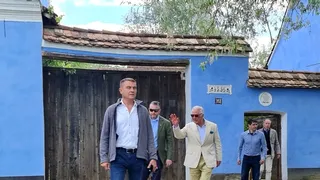 La Casa de la Viscri, un omagiu a fost adus Reginei Elisabeta a II-a a Marii Britanii. Ambasadorul Andrew Noble este prezent la acest eveniment