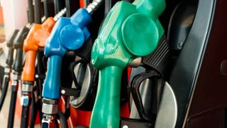 Decizia coaliției în legătură cu plafonarea prețurilor la carburanți. Ce se întâmplă cu motorina și benzina