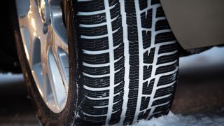 Când trebuie puse cauciucurile de iarnă? Regulile care se aplică în sezonul rece 2022 - 2023