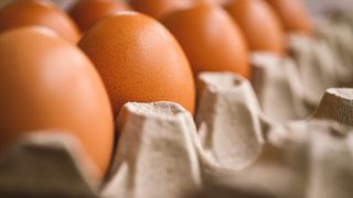 VIDEO Alertă alimentară! Ouă retrase de urgență din magazine. Risc de Salmonella