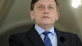 Ce mai face Crin Antonescu. „Sunt semi-atent la politică, dar nu mi se mai pare  deloc pasionant”