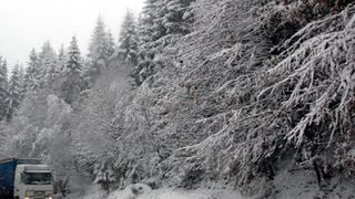 Se circulă &icirc;n condiții de iarnă &icirc;n Pasul Prislop din Munții Rodnei