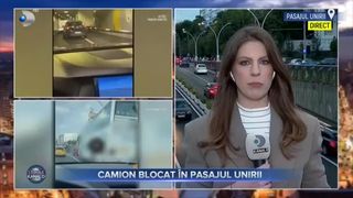 Camion blocat &icirc;n pasajul Unirii