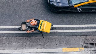 Incredibil ce i s-a întâmplat unei femei după ce a făcut cumpărături online! Suma colosală pe care a dat-o pentru câteva alimente