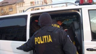 O copilă de 12 ani a trecut prin momente cumplite. Aceasta a fost violată de tatăl vitreg